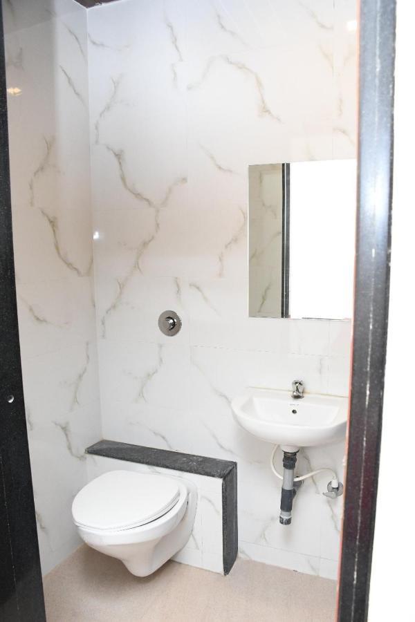 Hotel Sai Shatabdi Sirdi Szoba fotó