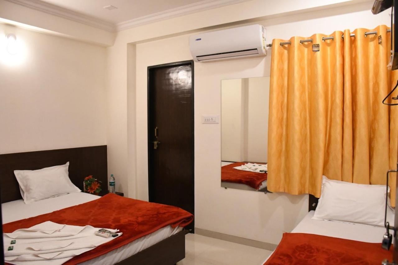 Hotel Sai Shatabdi Sirdi Kültér fotó