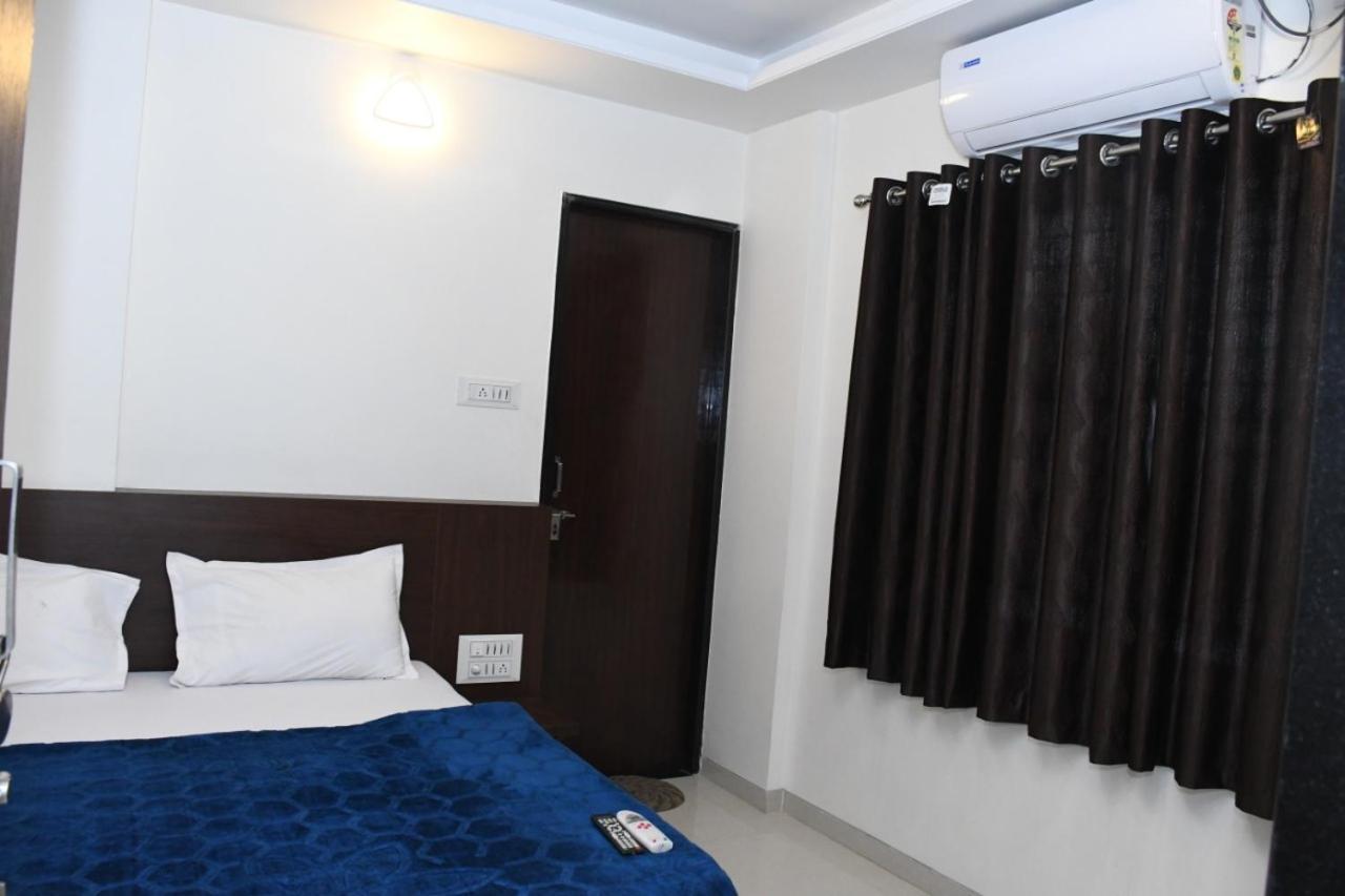 Hotel Sai Shatabdi Sirdi Kültér fotó