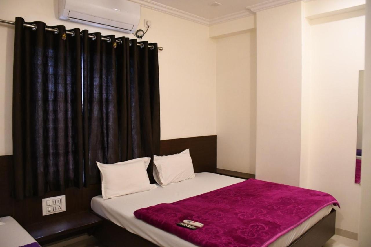 Hotel Sai Shatabdi Sirdi Kültér fotó